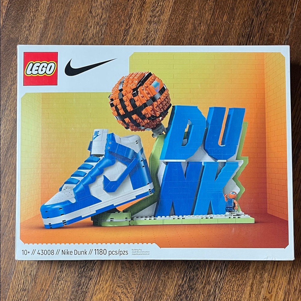 LEGO Nike Dunk Set - New!